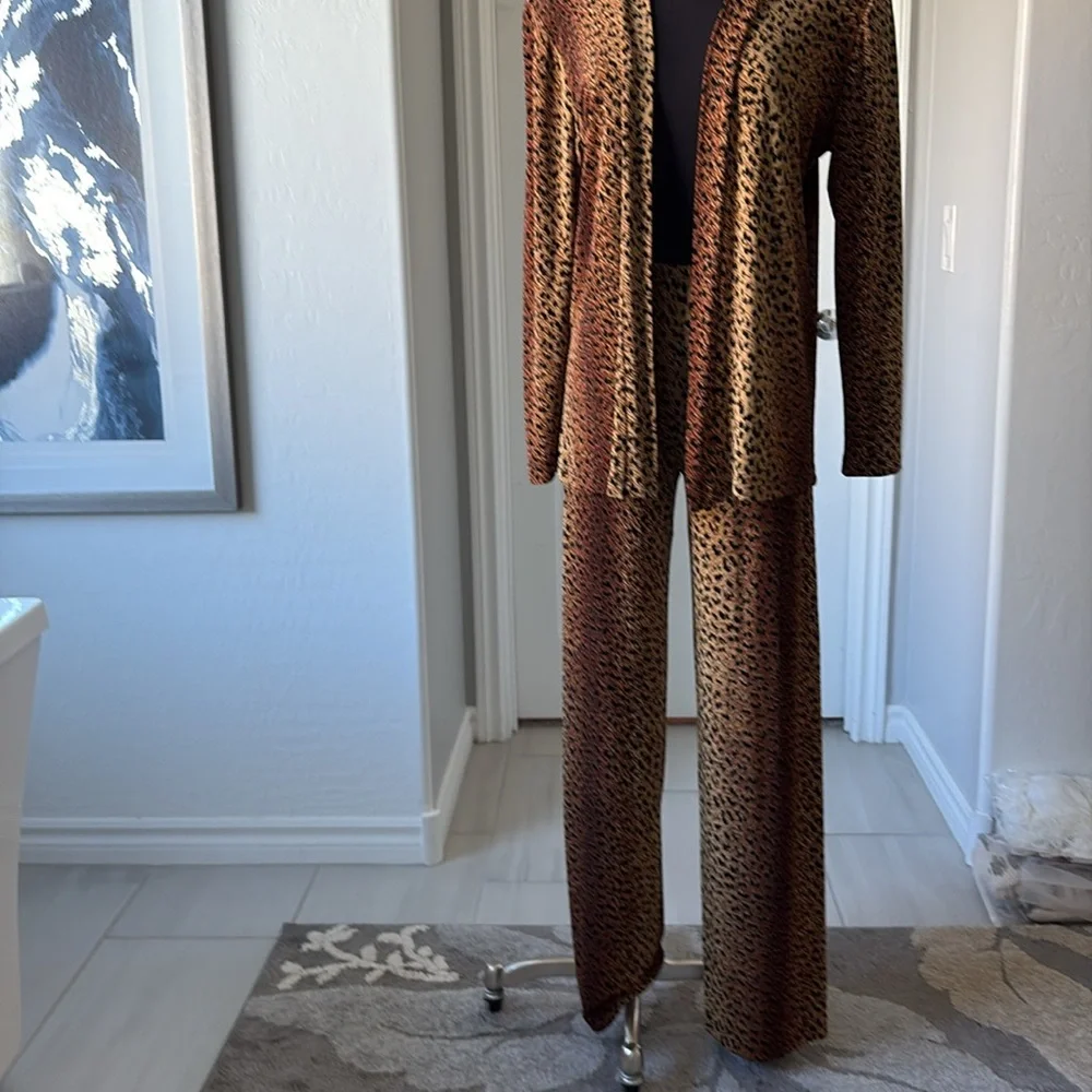 2 piece Lounge Set 🐆 - Picture 3 of 7